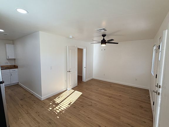 3rd image of 1718 N 26th Pl APT 4