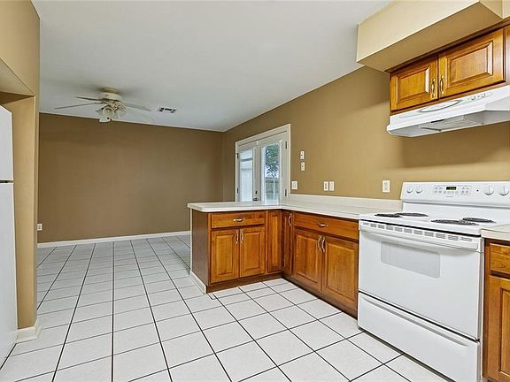 4th image of 3313 Decomine Dr