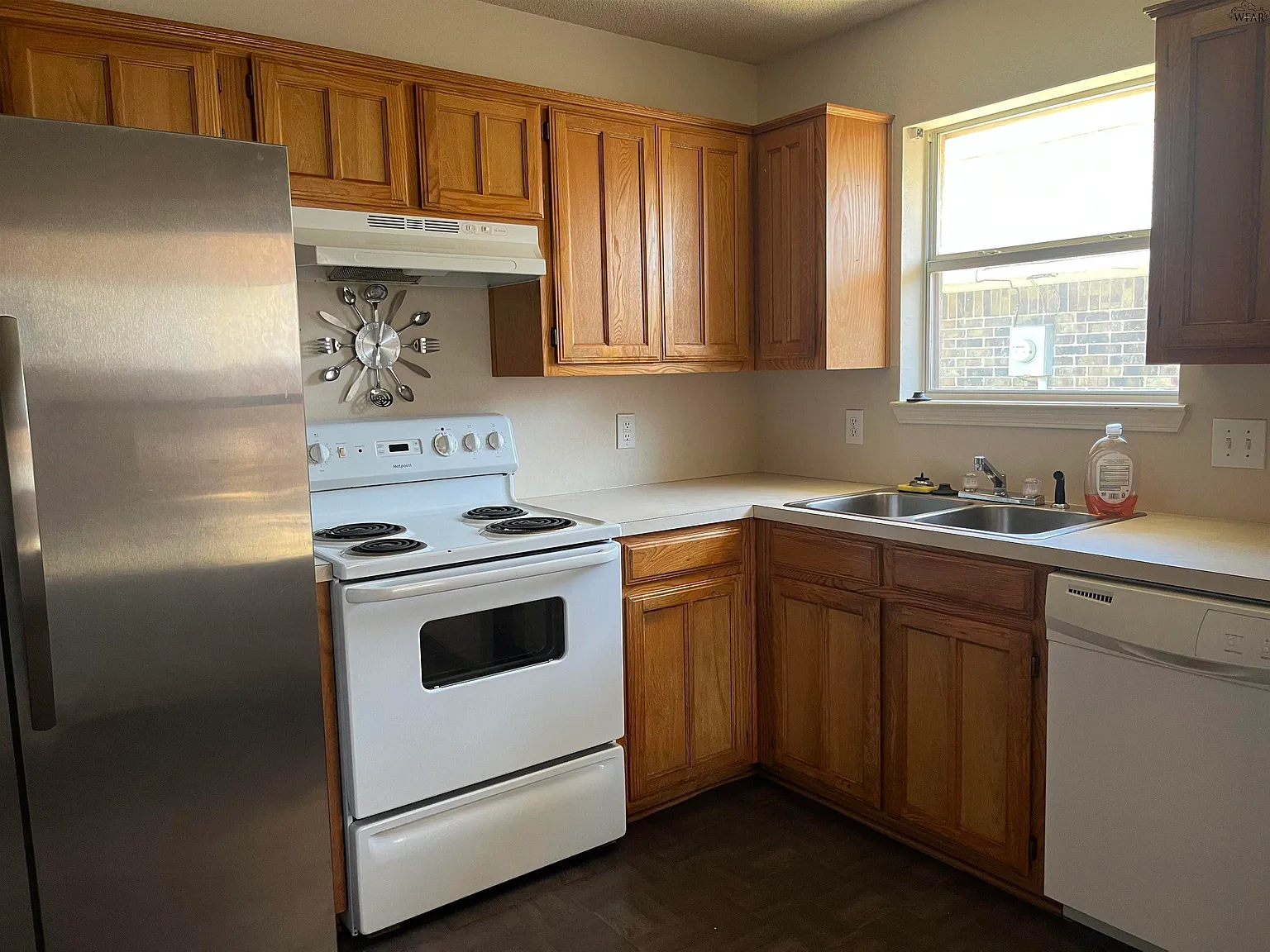 3 bed, 2.0 bath, 1192 sqft, $1,450 — Photo 4