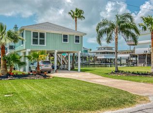 1311 Hawaii Dr, Tiki Island, TX 77554