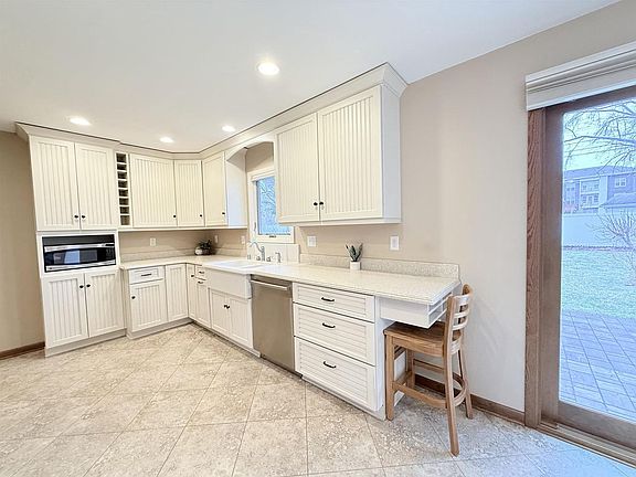5th image of 1141 Beech Street