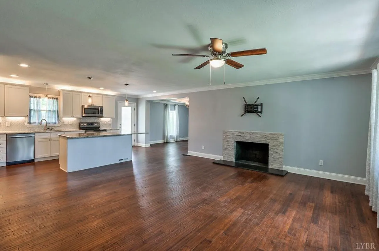 3 bed, 2000 sqft, $1,700 — Photo 3