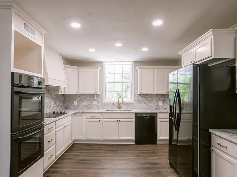 2807 Bluebonnet St — Photo 3