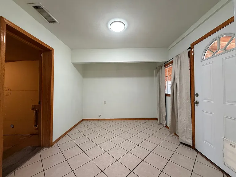 301 E Wildy St — Photo 5