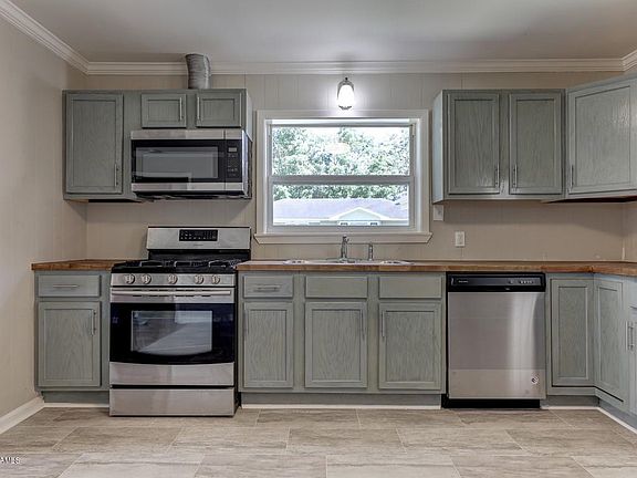 4th image of 209 Norine St