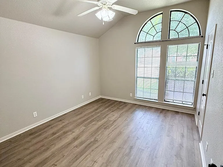 2708 Hydrangea Ave — Photo 18