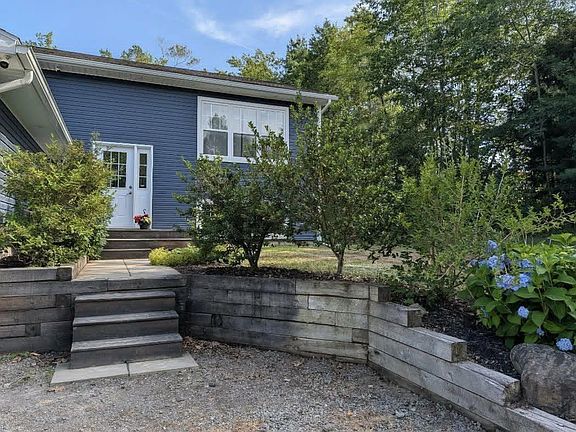 2nd image of 1052 Meadowvale Rd