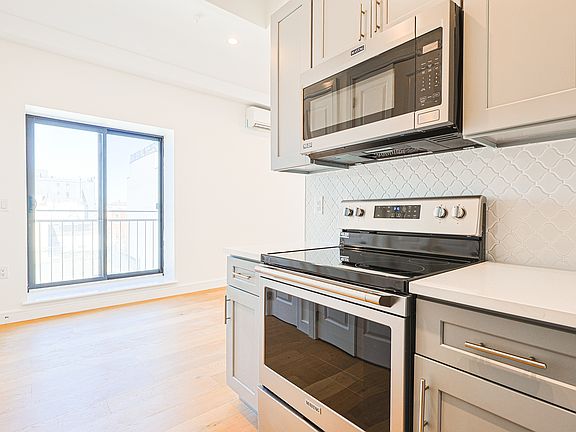3rd image of 1147 Bedford Ave #3R