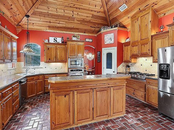 5th image of 37001 Twin Oaks Dr