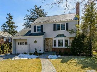 94 Bourndale Rd N, Manhasset, NY 11030