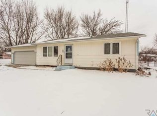 6508 W Essex Dr, Sioux Falls, SD 57106