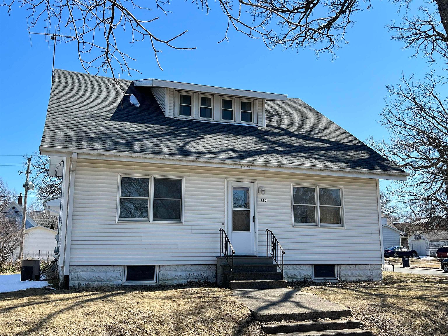 410 4th St, Parkersburg, IA 50665 Zillow