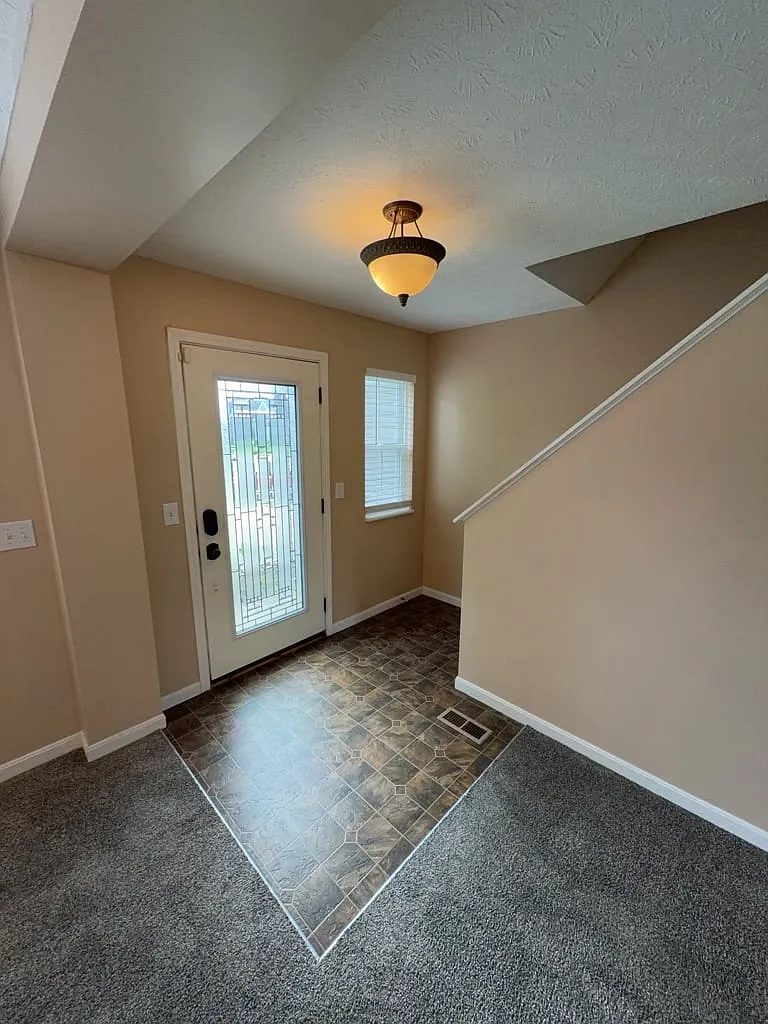 5095 Oak Creek Trail — Photo 2