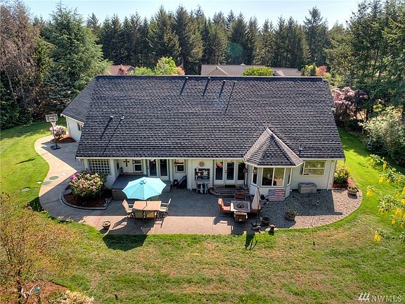 3rd image of 7207 Deerfield Park Dr NE