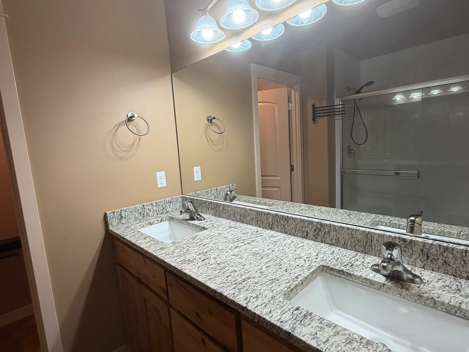 3 bed, 2.5 bath, 1588 sqft, $1,800 — Photo 3