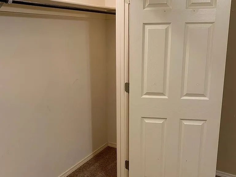 3323 N Detroit Ave — Photo 61