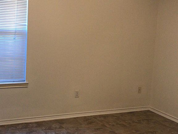 5th image of 1010 Lexington Cir #5