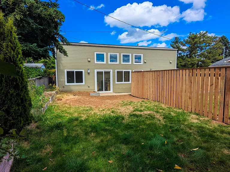 15437 SE Stephens Ct #B — Photo 2