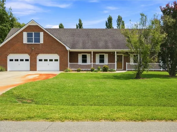 702 Everett Dr, Elizabeth City, NC 27909