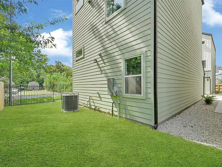 6530 Goldspier St — Photo 26