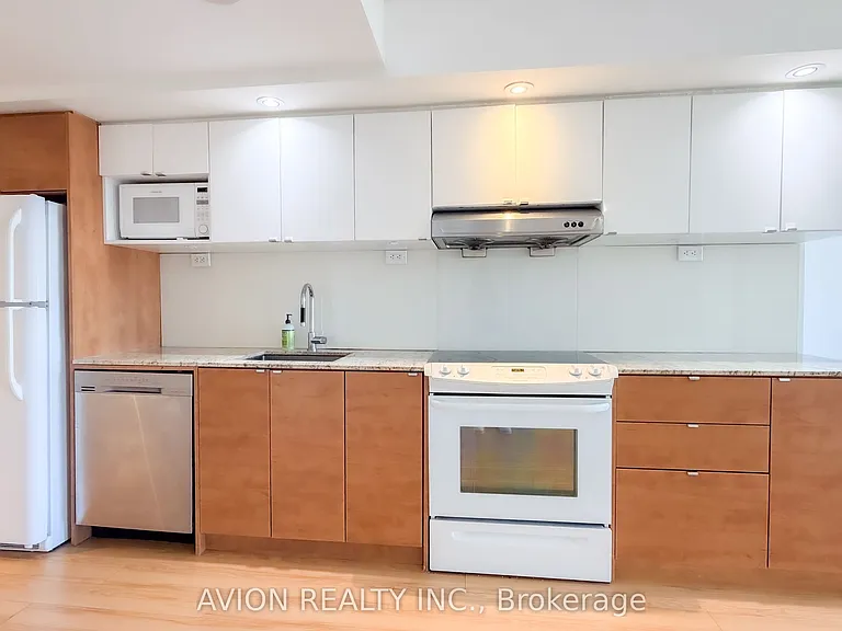 121 McMahon Dr #705 — Photo 4