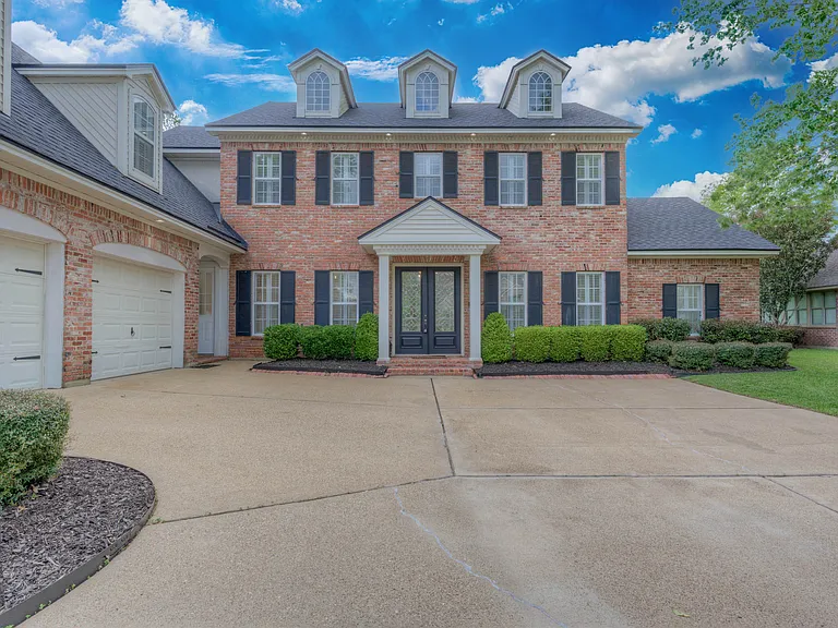 316 Autumn Ridge Dr — Photo 2