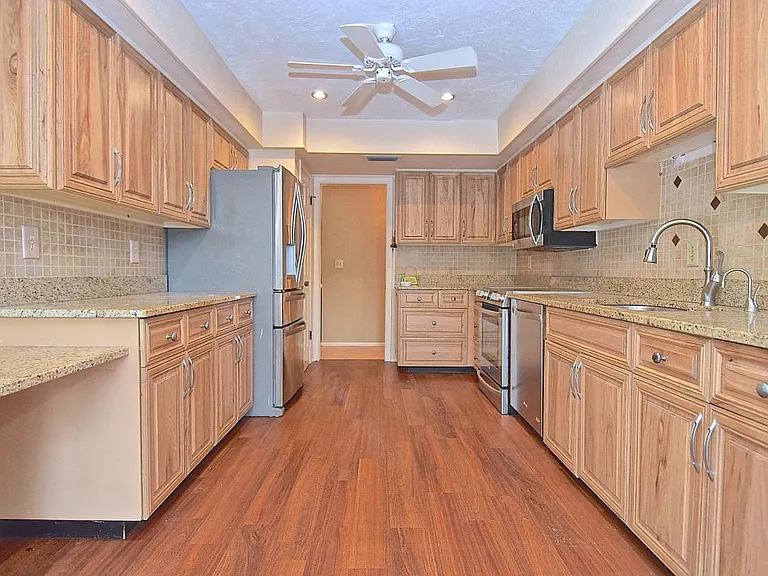 1876 Riviera Cir — Photo 15