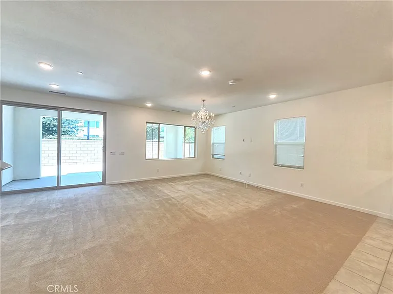 2679 E Penelope Ln — Photo 6