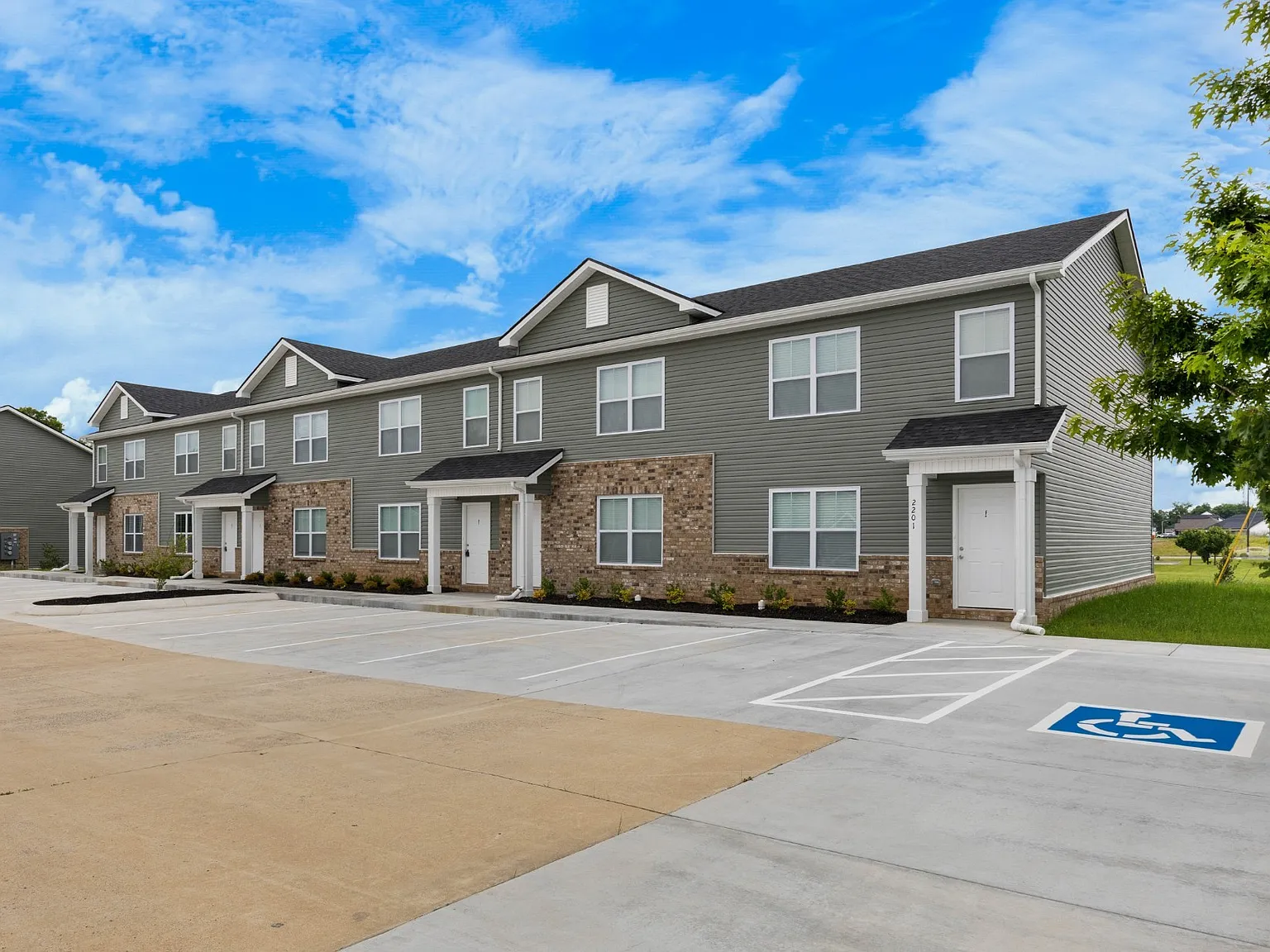 3 bed, 3.5 bath, 1600 sqft, $1,495 — Photo 3