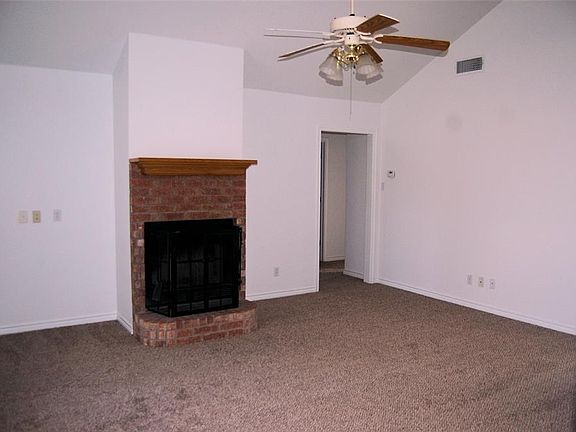 3rd image of 1093 Huffman Dr