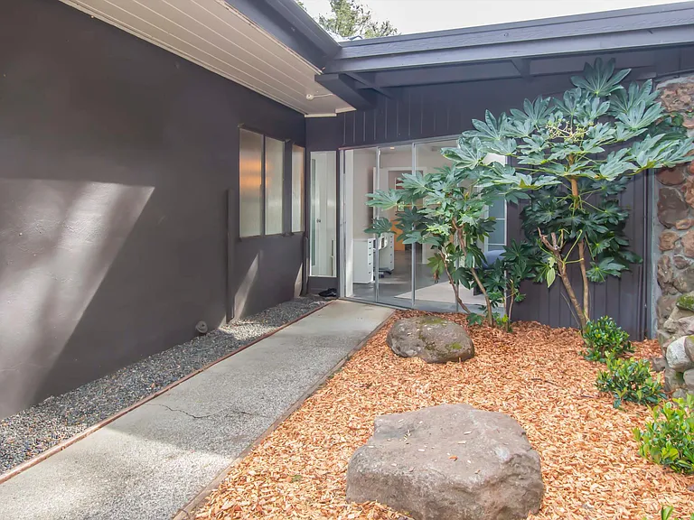 100 Crown Rd — Photo 17