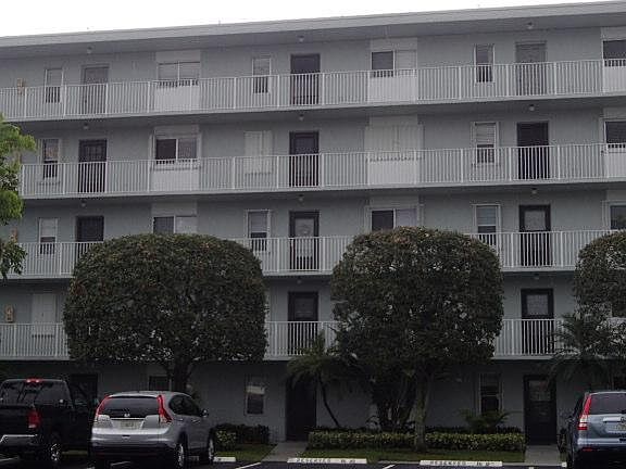 4th image of 2222 N Cypress Bend Dr APT 404