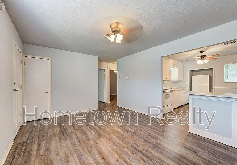 9809 N McKinley Ave — Photo 9