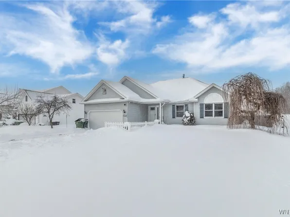 7054 Brian Ln, Niagara Falls, NY 14304