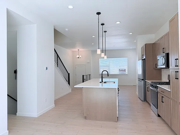 4050 Ascend Grv — Photo 5