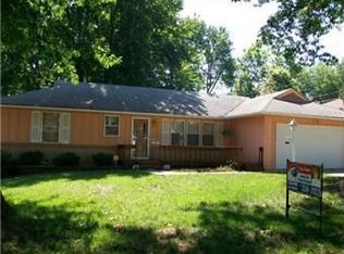 8411 Spring Valley Rd, Raytown, MO 64138