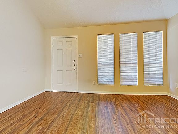 3rd image of 1114 N Rock Dr