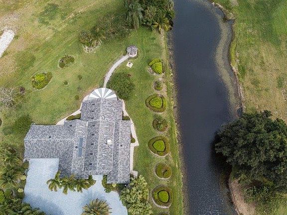4th image of 4293 Caryota Dr