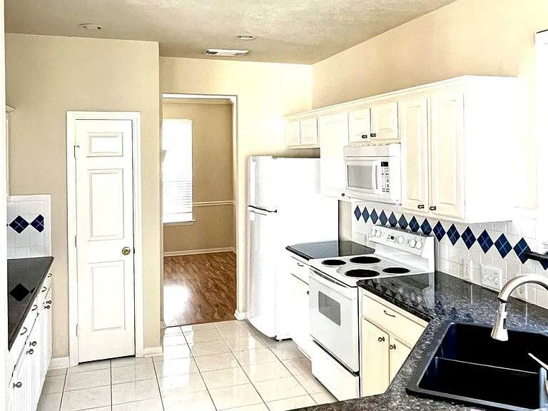 4911 Knights Branch Dr — Photo 7
