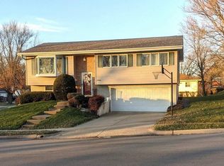 2366 Graham Cir, Dubuque, IA 52002