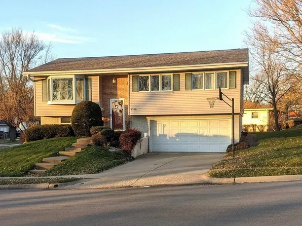2366 Graham Cir, Dubuque, IA 52002