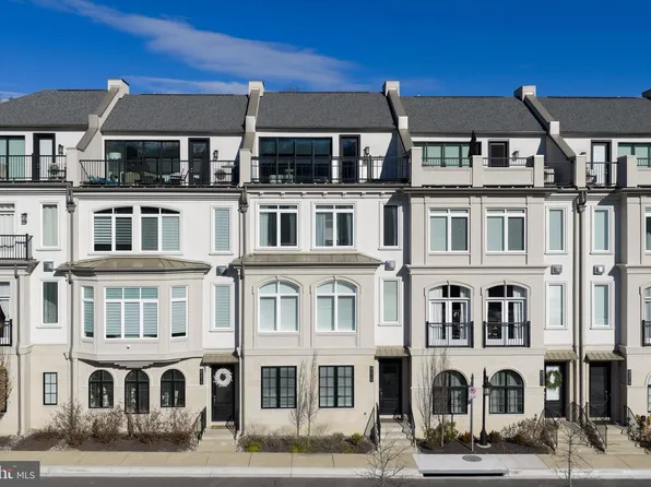 8215 River Rd, Bethesda, MD 20817