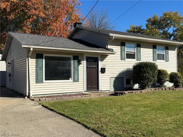 2209 Santom Rd E, Stow, OH 44224