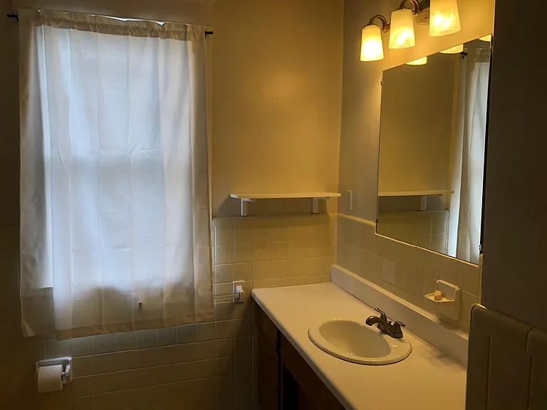 1900 Deerwood Ave #2 — Photo 4