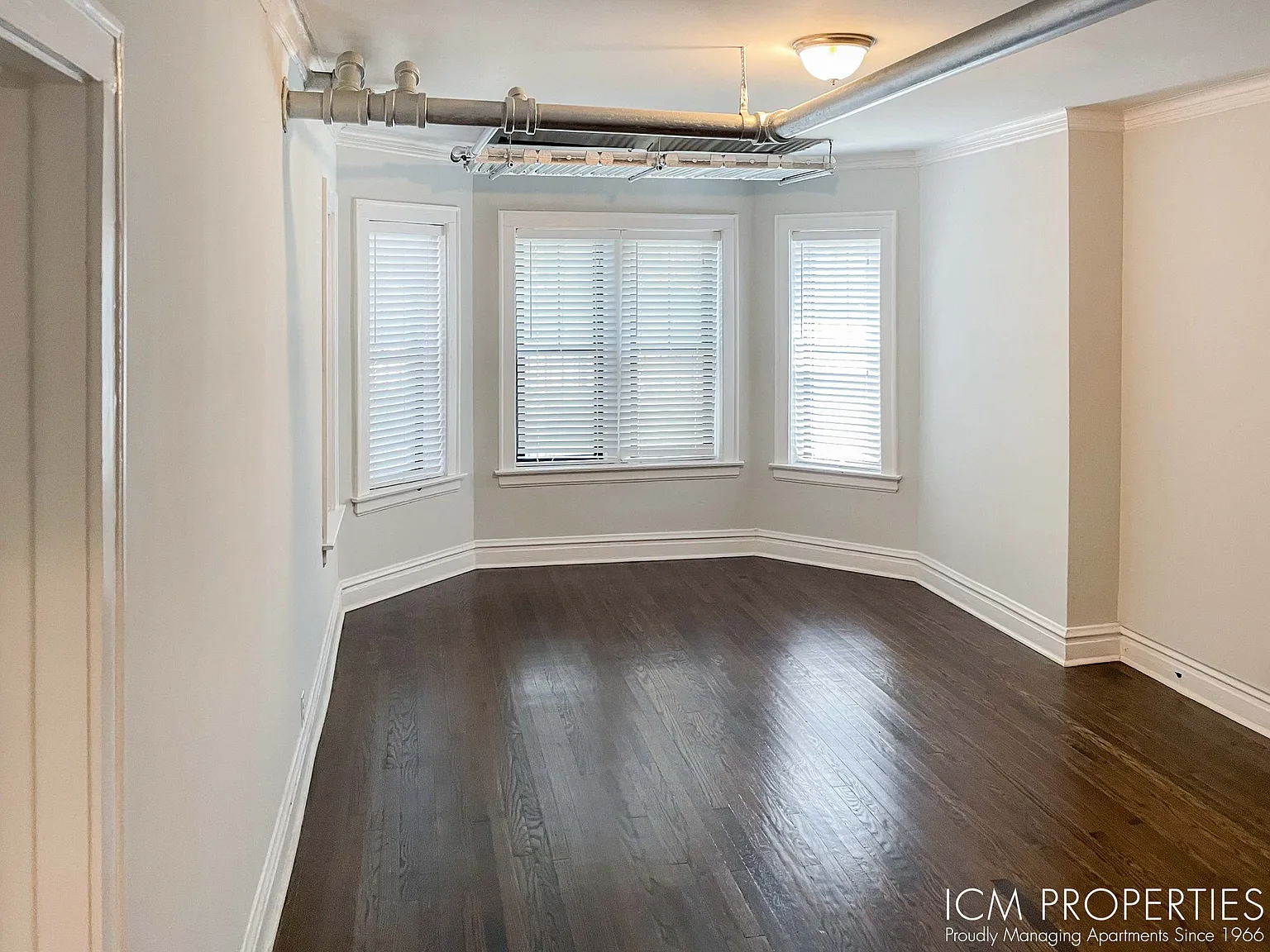 1 bed, 890 sqft, $1,895 — Photo 2