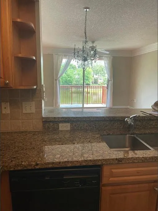 3 bed, 1433 sqft, $3,000 — Photo 4