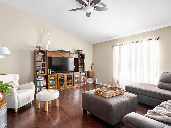 4th image of 7815 Logan Dr
