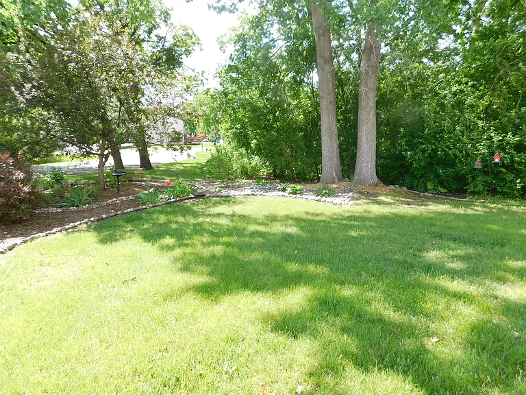 825 Woodgate Dr — Photo 24