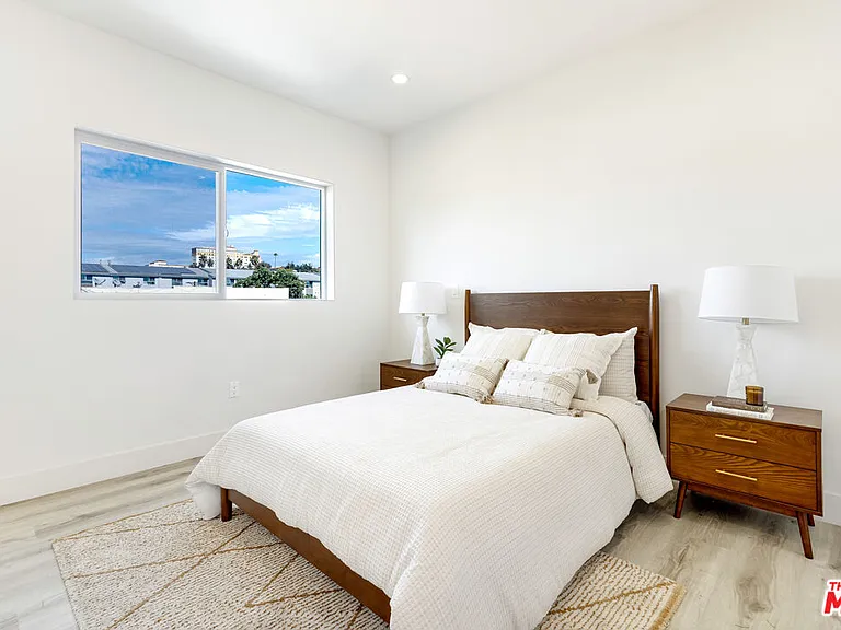 222 N Coronado St #222 — Photo 4