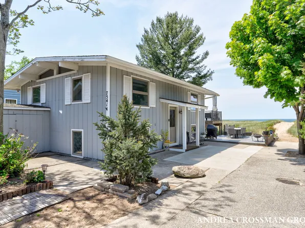 7541 Margaret Ave, West Olive, MI 49460